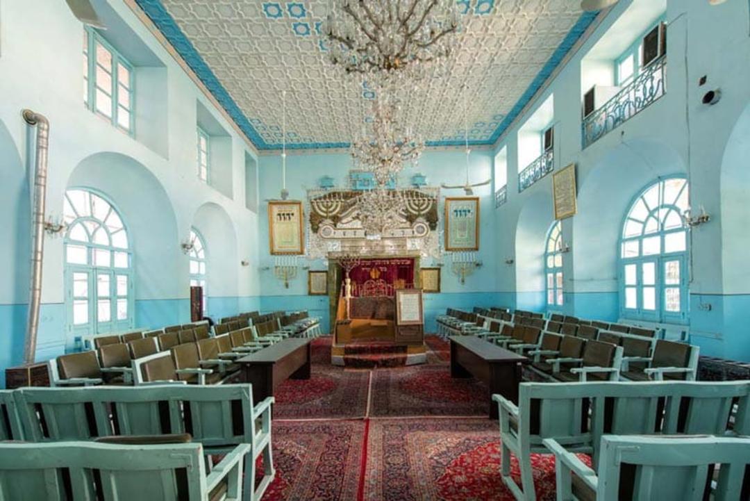 نمای داخلی کنیسه حییم با محراب مقابل آن در خیابان سی تیر