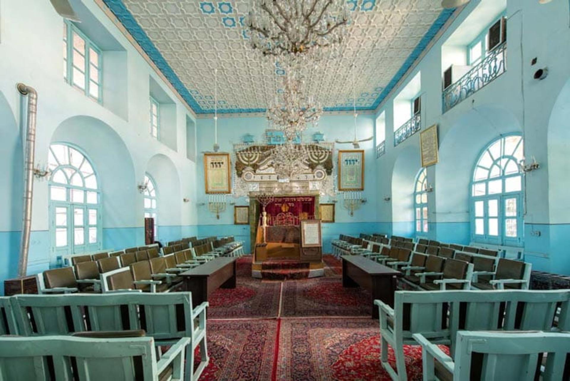 نمای داخلی کنیسه حییم با محراب مقابل آن در خیابان سی تیر