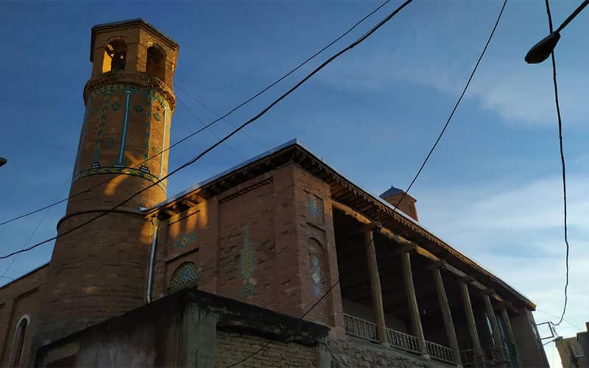 بنای خشت و گلی مسجد دو مناره سقز