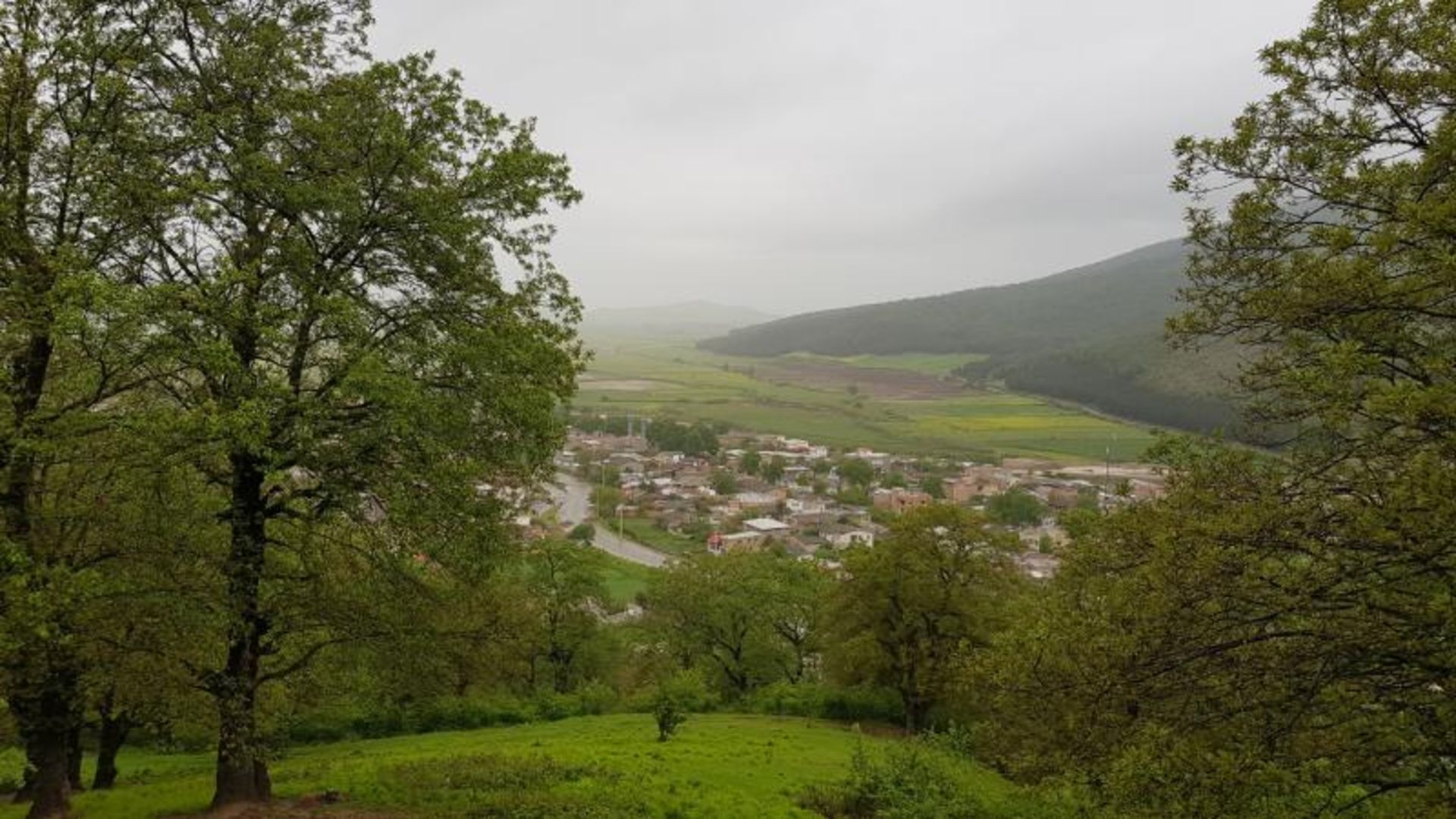 طبیعت پیرامون آزادشهر