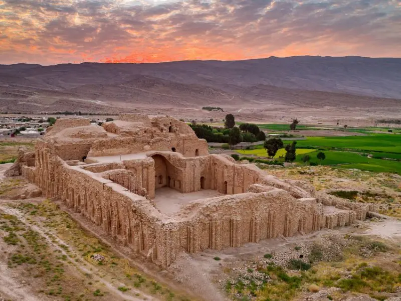 بخش‌های مختلف کاخ اردشیر بابکان