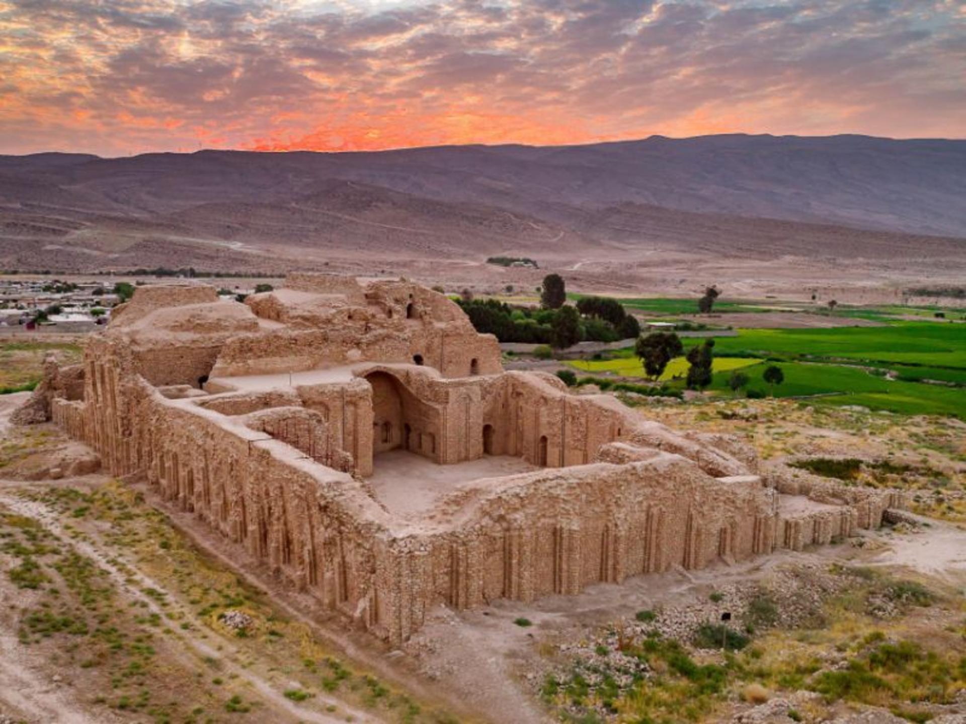بخش‌های مختلف کاخ اردشیر بابکان