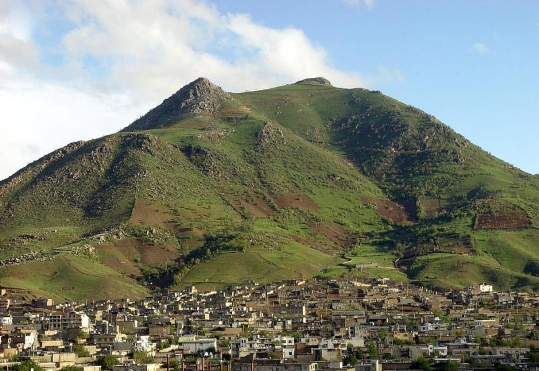 کوه سرسبز آربابا در حاشیه شهر بانه
