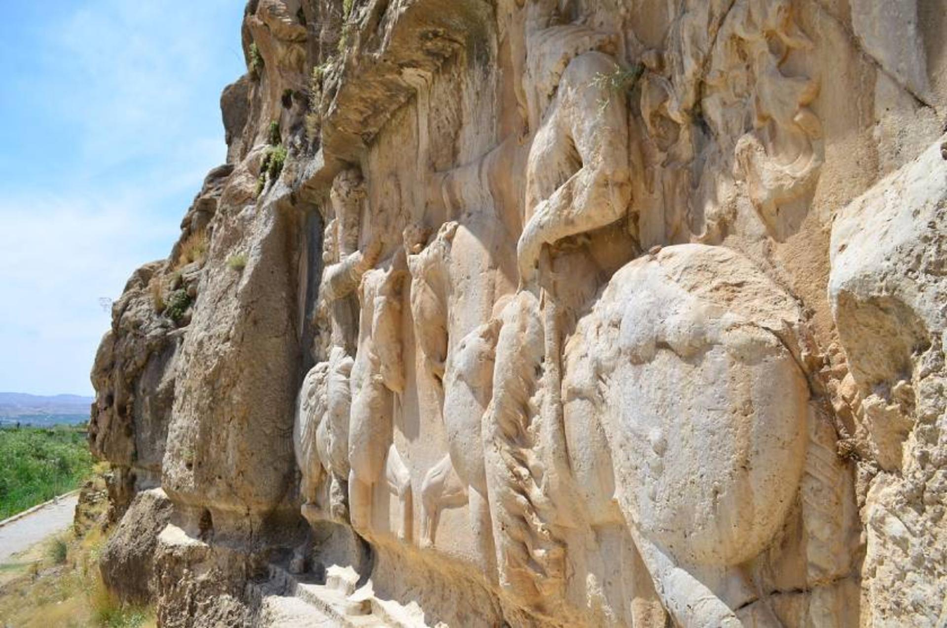 نقش برجسته‌های تنگ چوگان