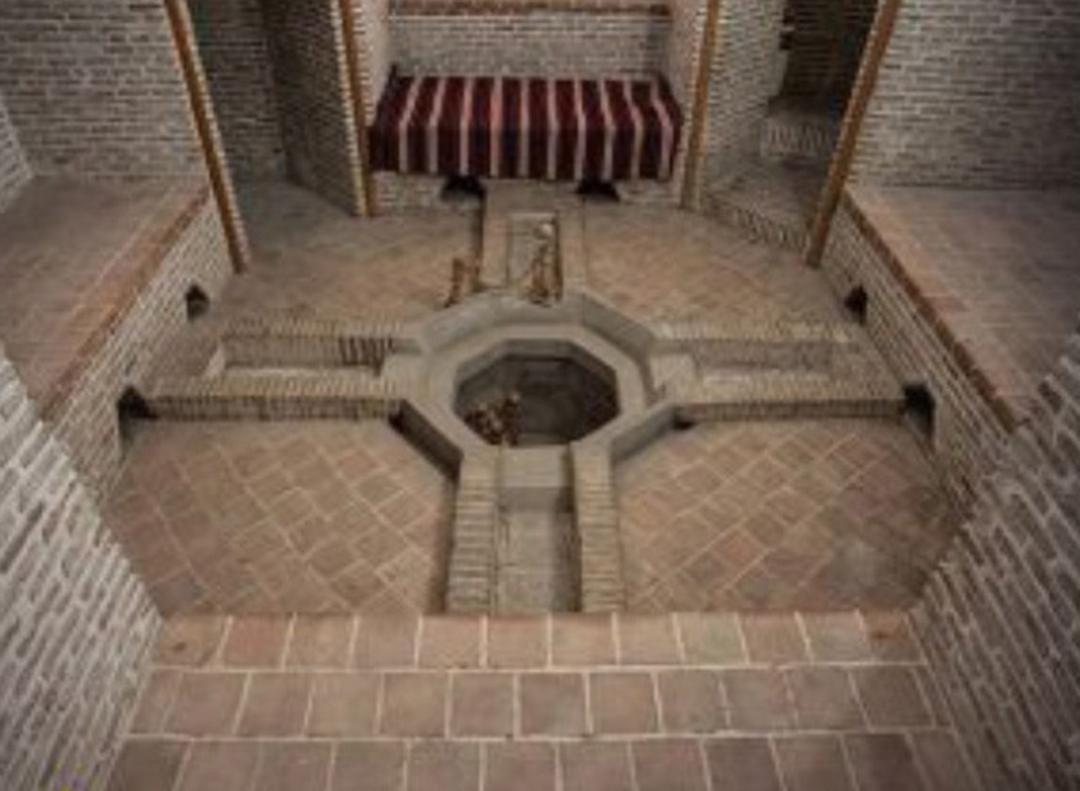 نمای داخلی از کهنه حمام مینودشت