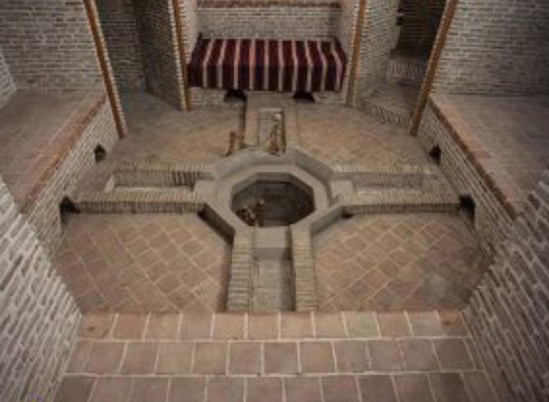 نمای داخلی از کهنه حمام مینودشت
