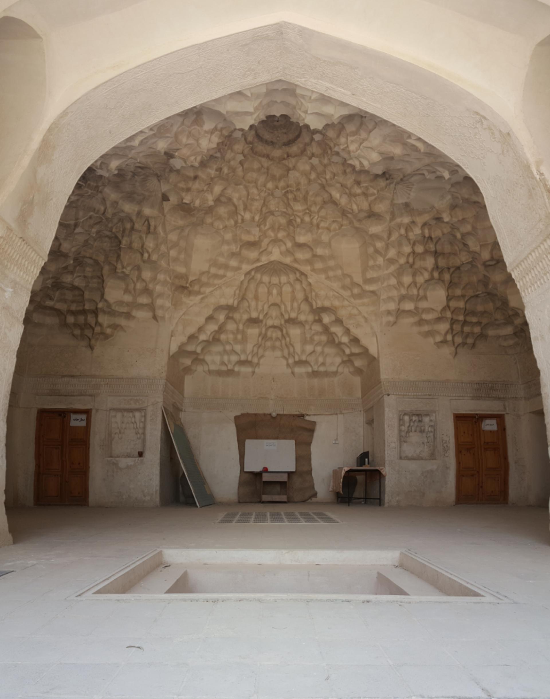 معماری عمارت باغ نشاط