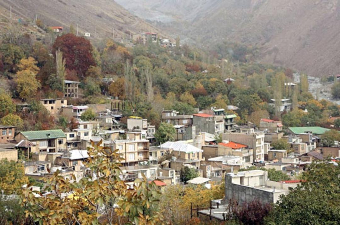 نمای شهر شمشک در پاییز از بالا