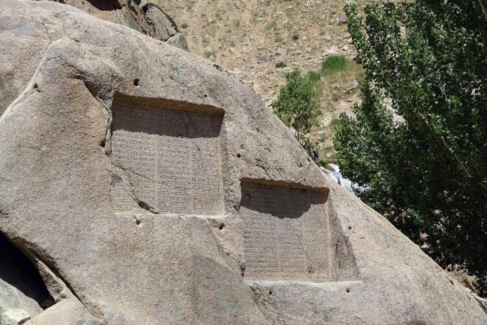 سنگ‌نوشته‌های گنجنامه