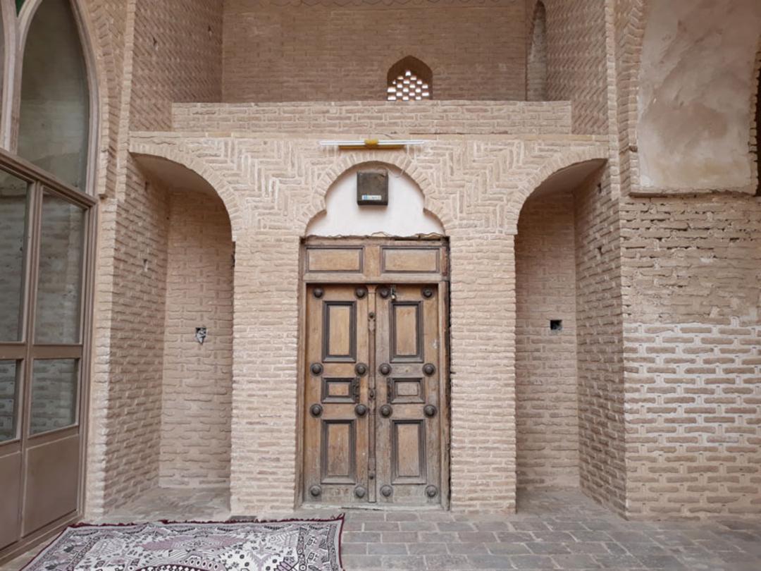 یکی از درهای مسجد جامع زواره