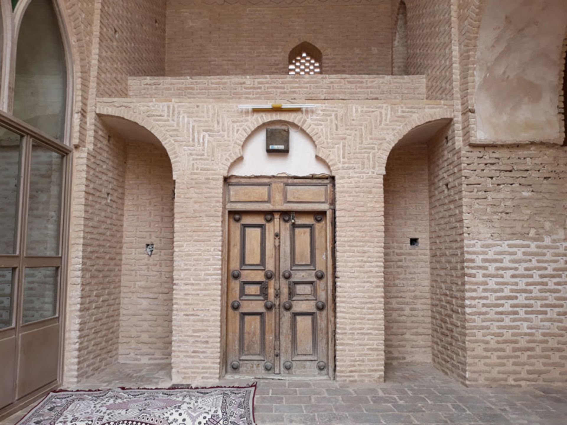 یکی از درهای مسجد جامع زواره