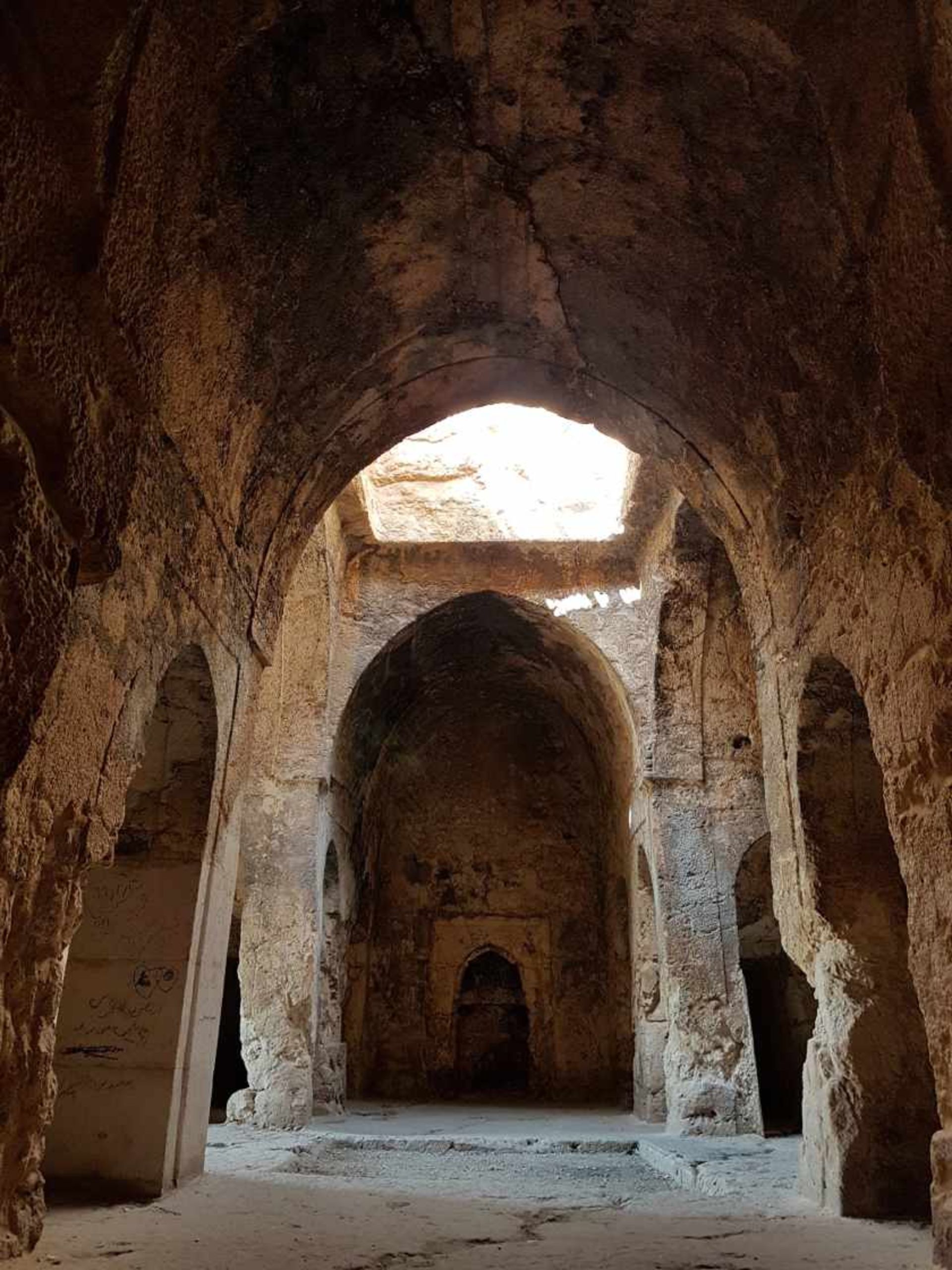 معماری چلیپی در آتشکده آذرخش