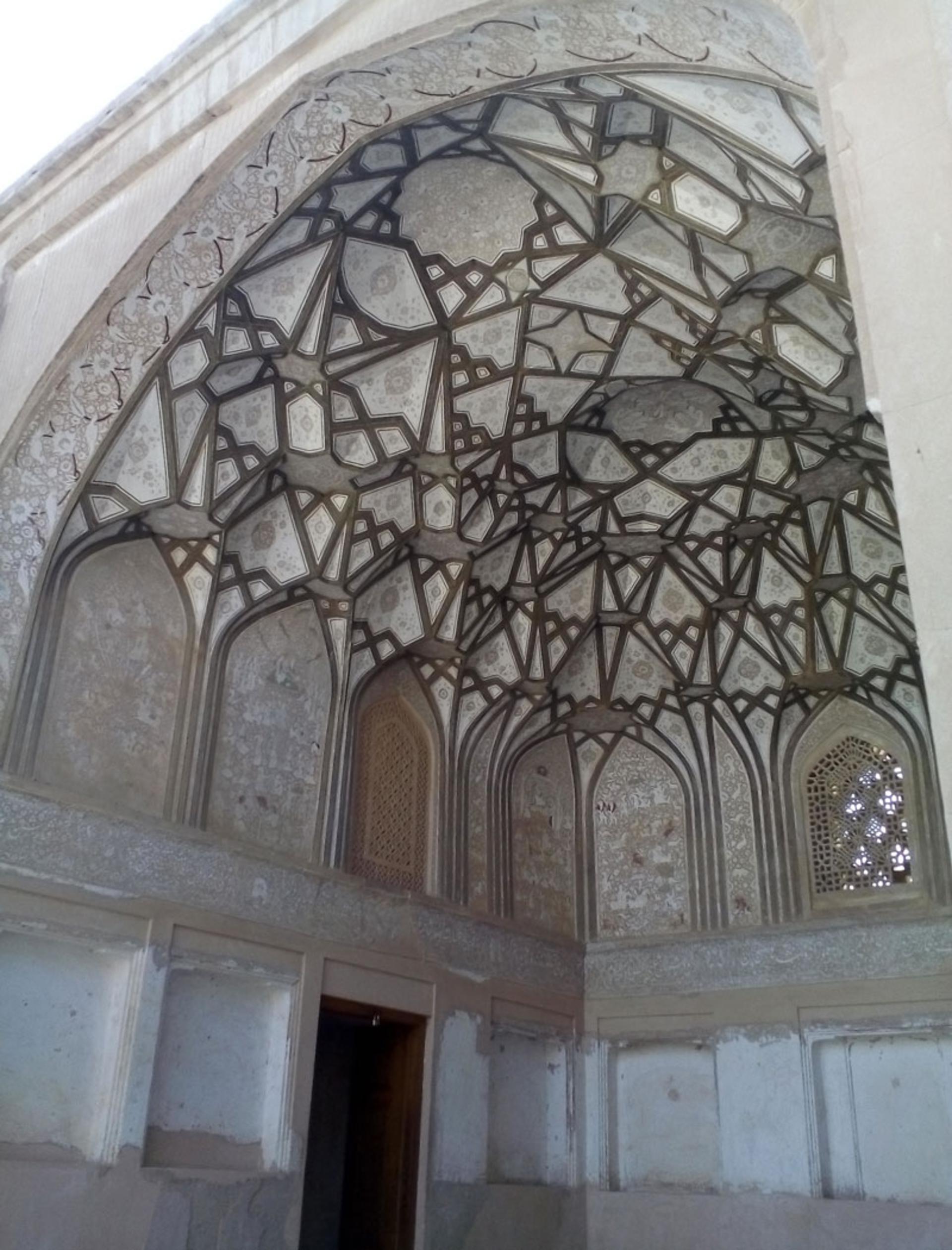 تزیینات معماری خانه تاریخی پیرنیا