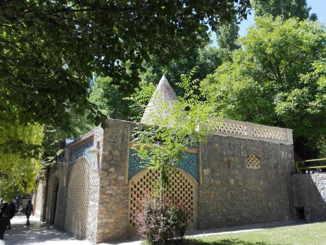 مقبره بابا پیر در پارک سرچشمه