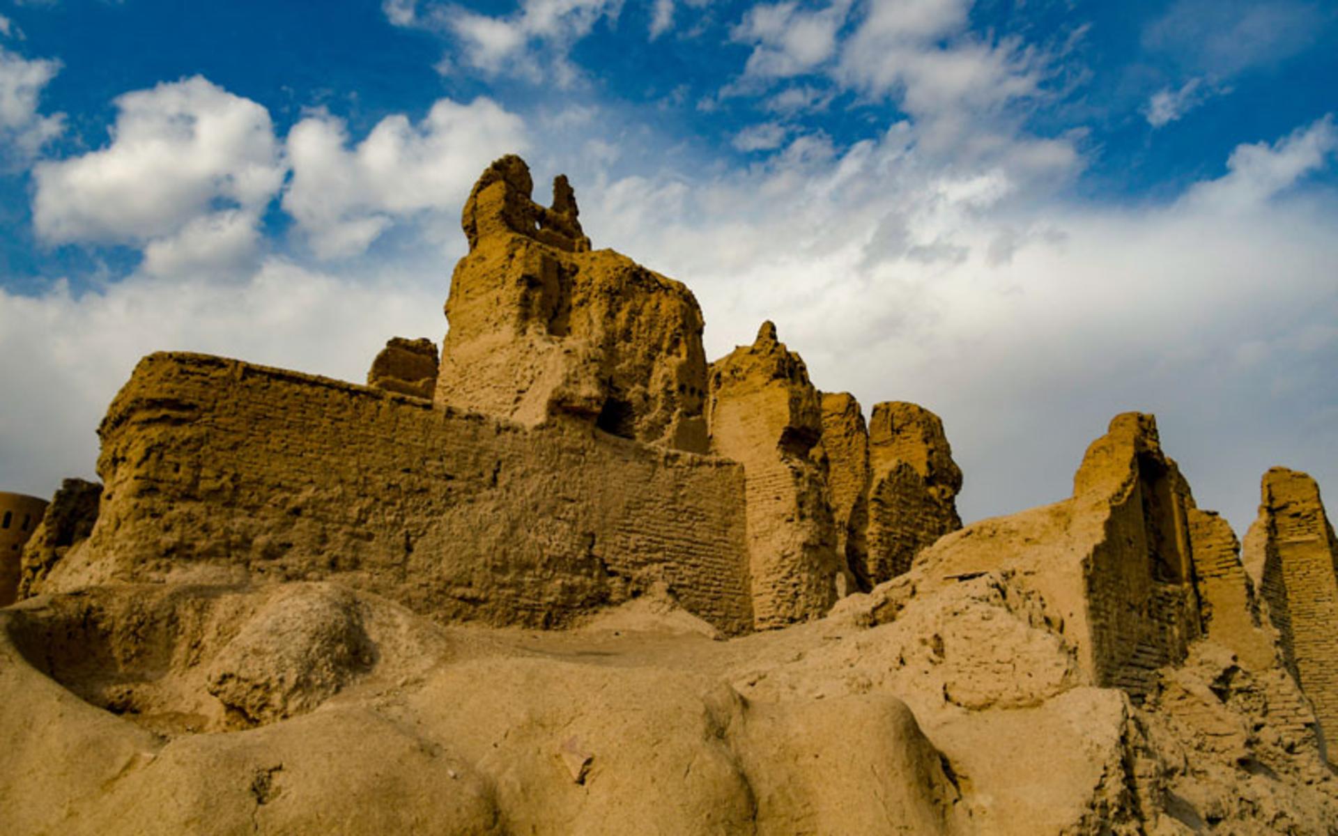 خندق اطراف نارین قلعه نایین