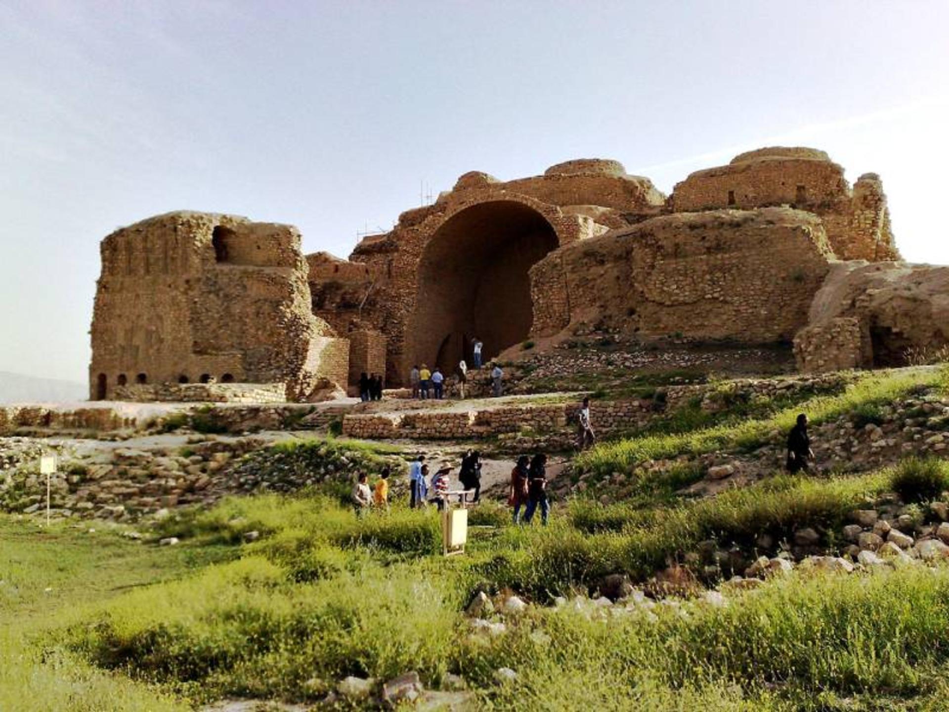 بازدید از کاخ اردشیر بابکان
