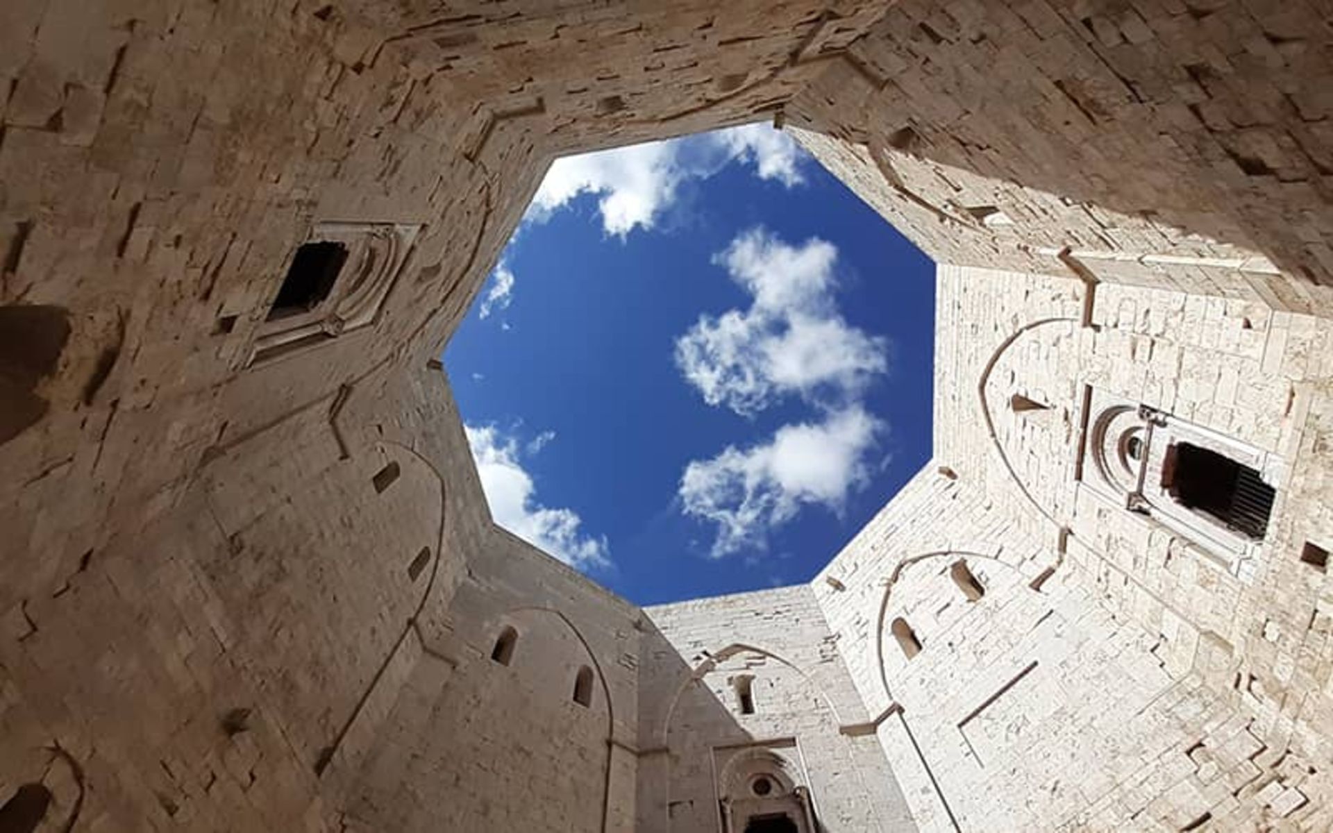 قلعه دل مونته