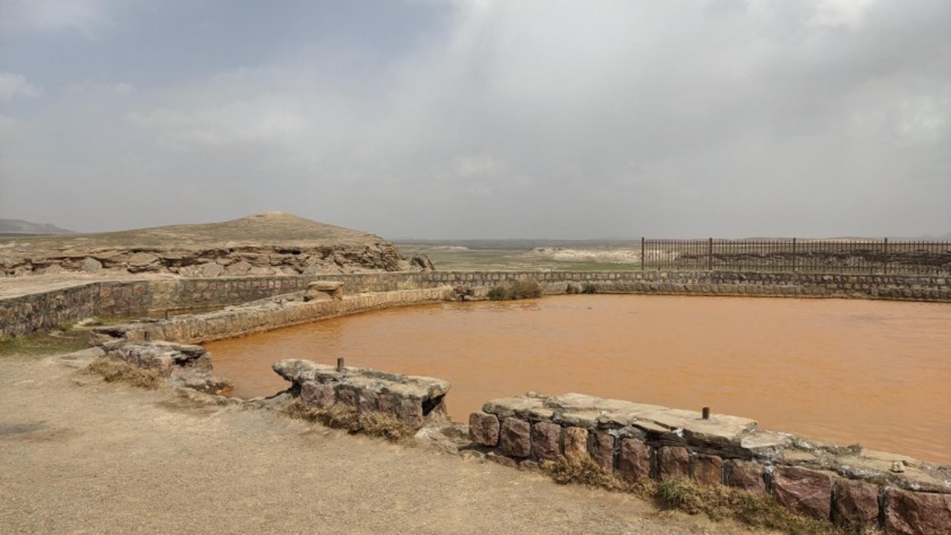 چشمه باباگرگر