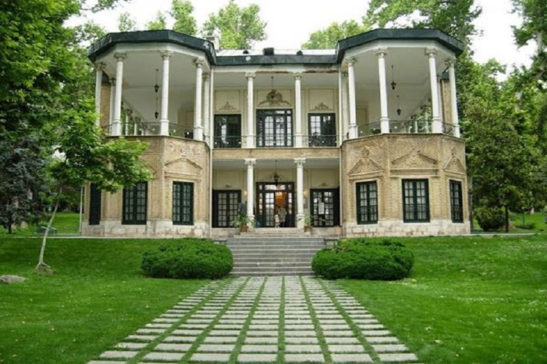 کاخ نیاوران