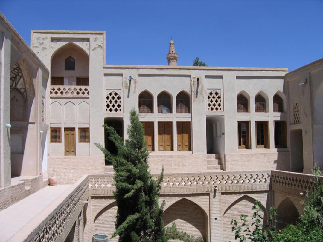 طبقه دوم خانه تاریخی پیرنیا