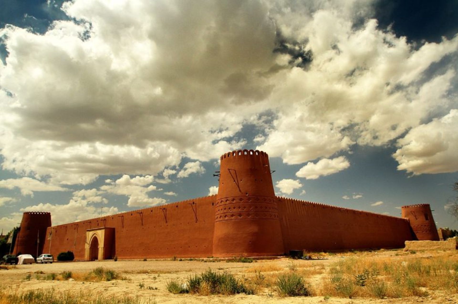 دیوارهای ارگ گوگد