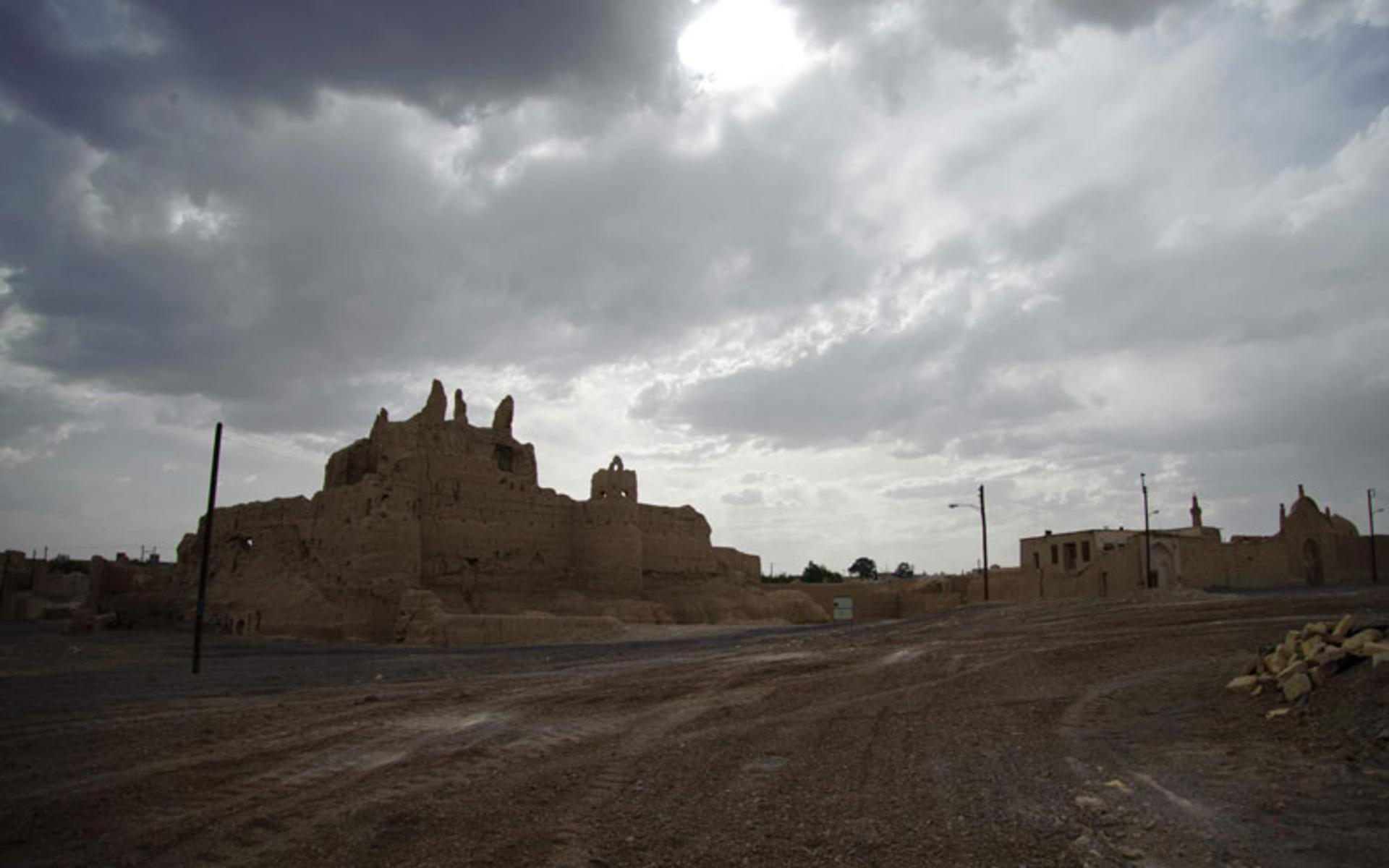 آسمان ابری نارین قلعه نایین