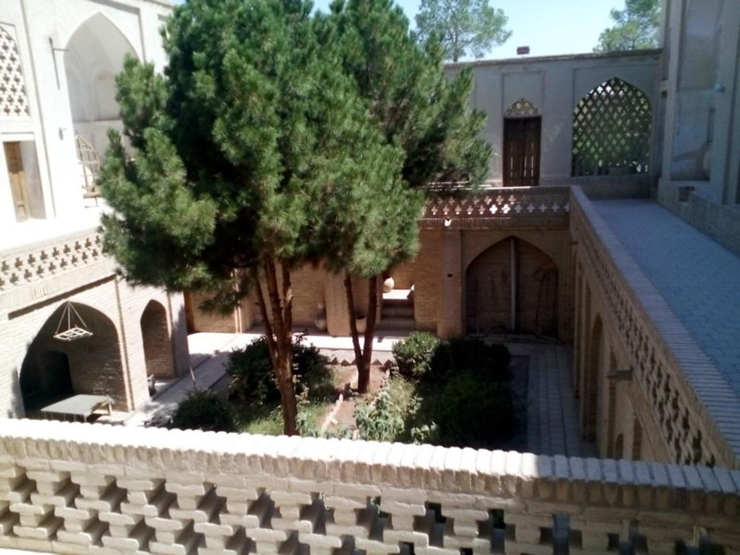 باغچه خانه تاریخی پیرنیا