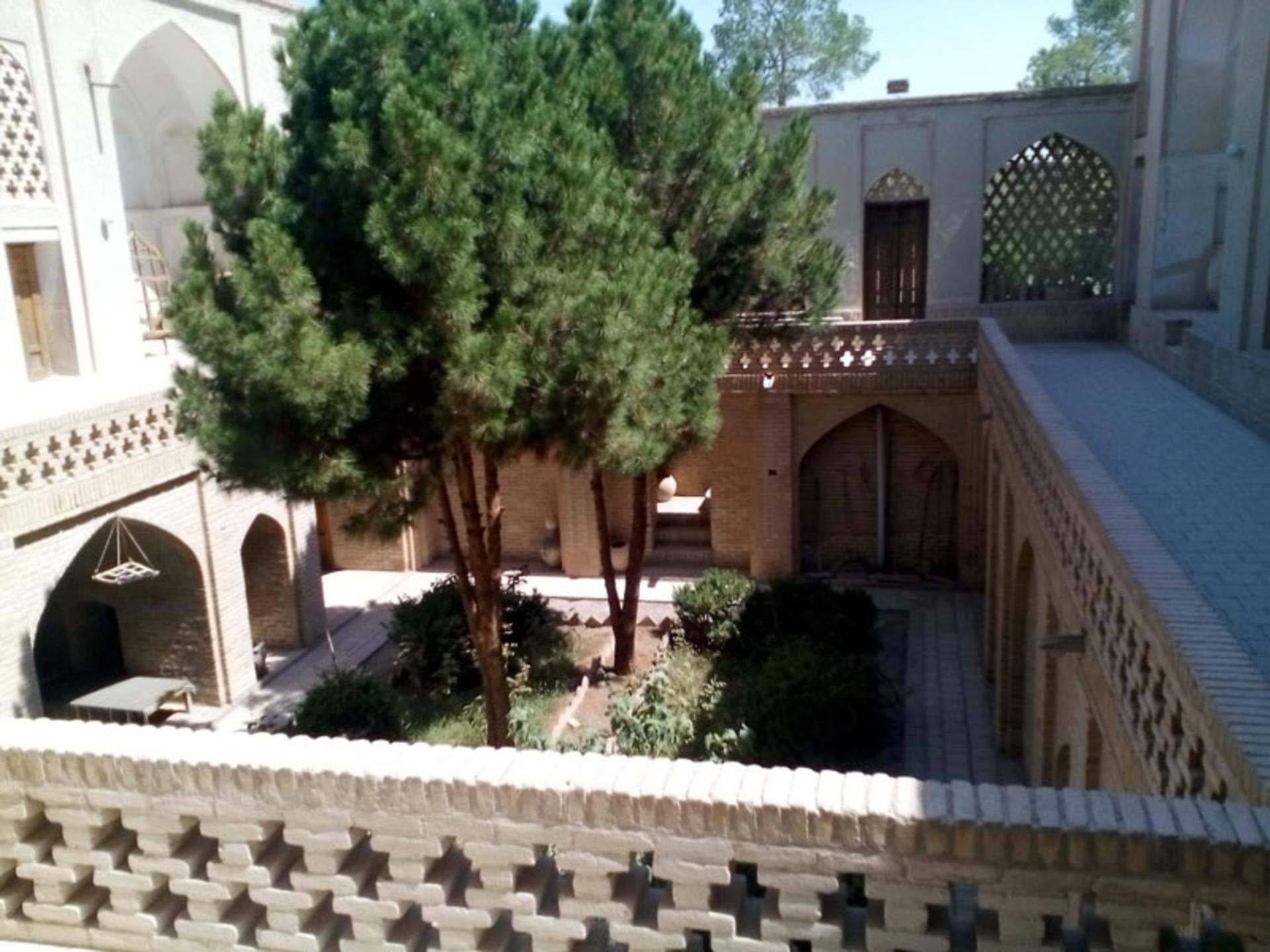 باغچه خانه تاریخی پیرنیا