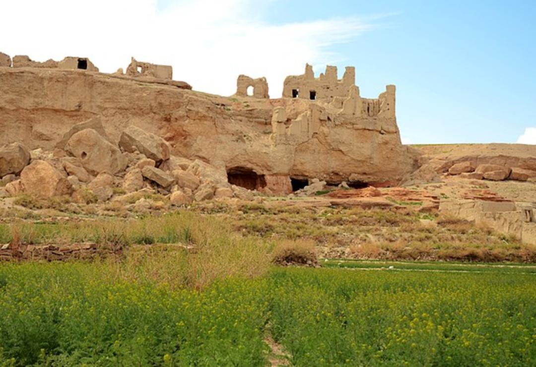 قلعه ایزدخواست در شهر ایزدخواست
