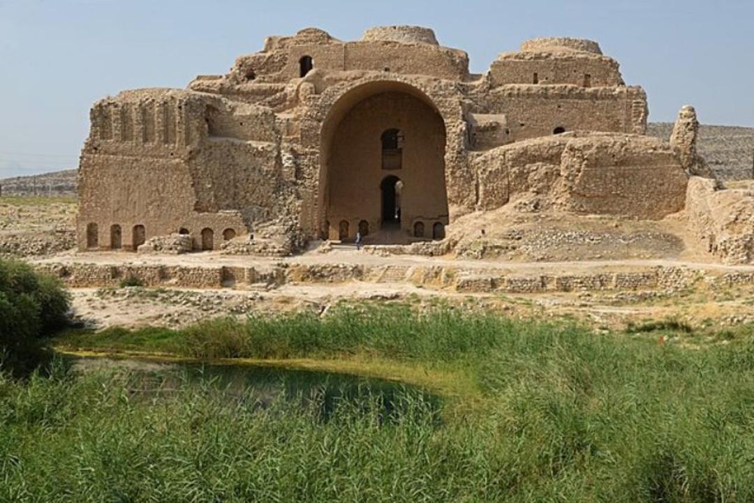 نمایی از کاخ اردشیر بابکان