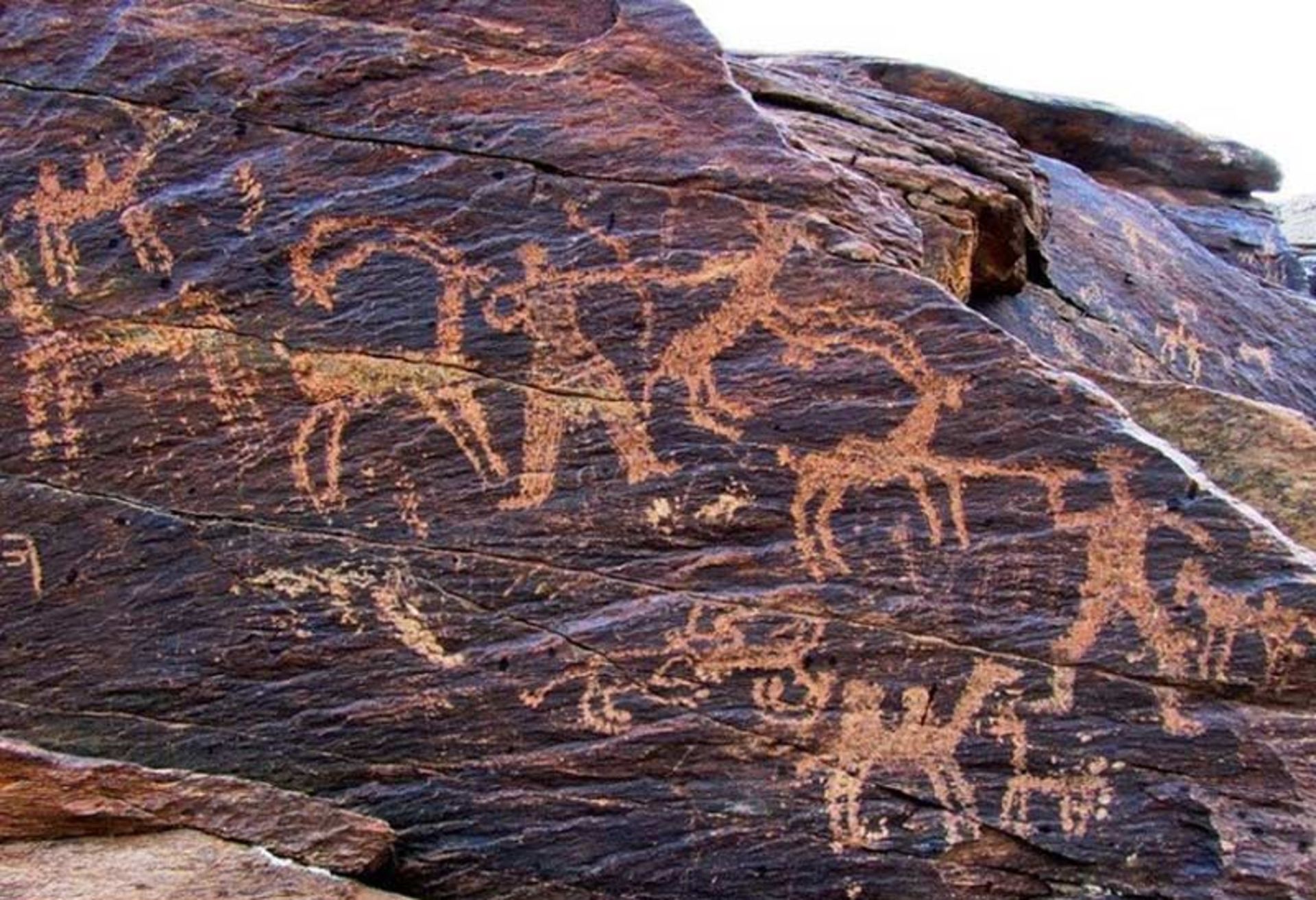 نقش مرد کماندار و بزهای شاخدار بر سنگ نگاره نگاران سیستان