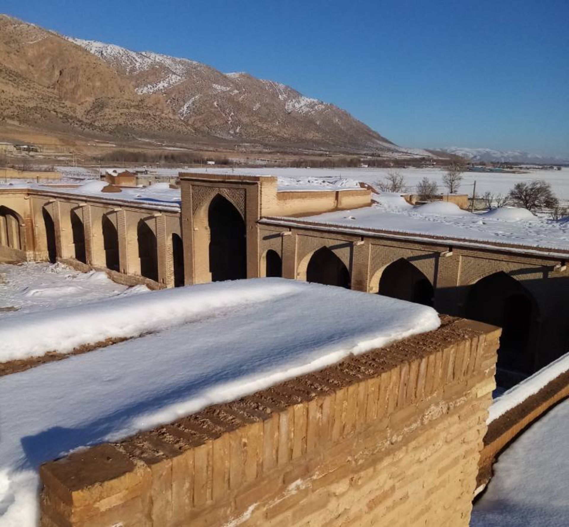کاروانسرای قوام آباد در زمستان