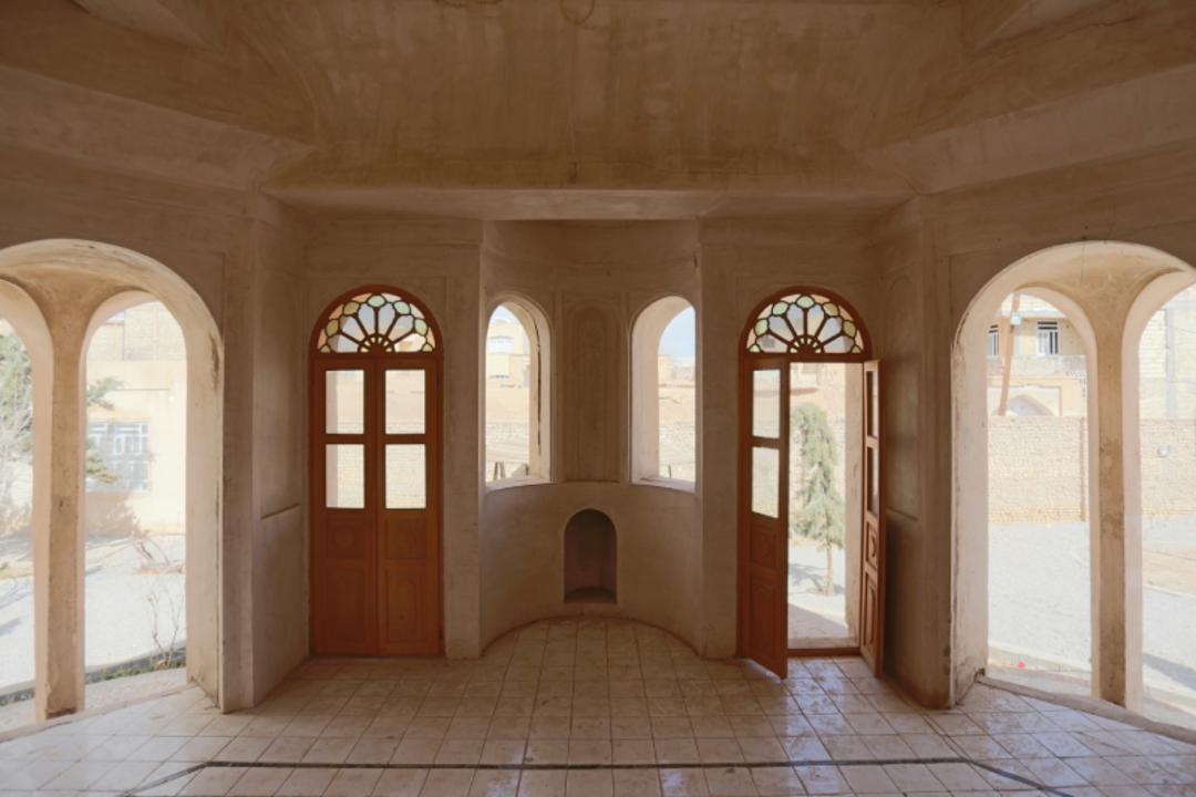 نمایی از داخل عمارت کلاه فرنگی فیروزی