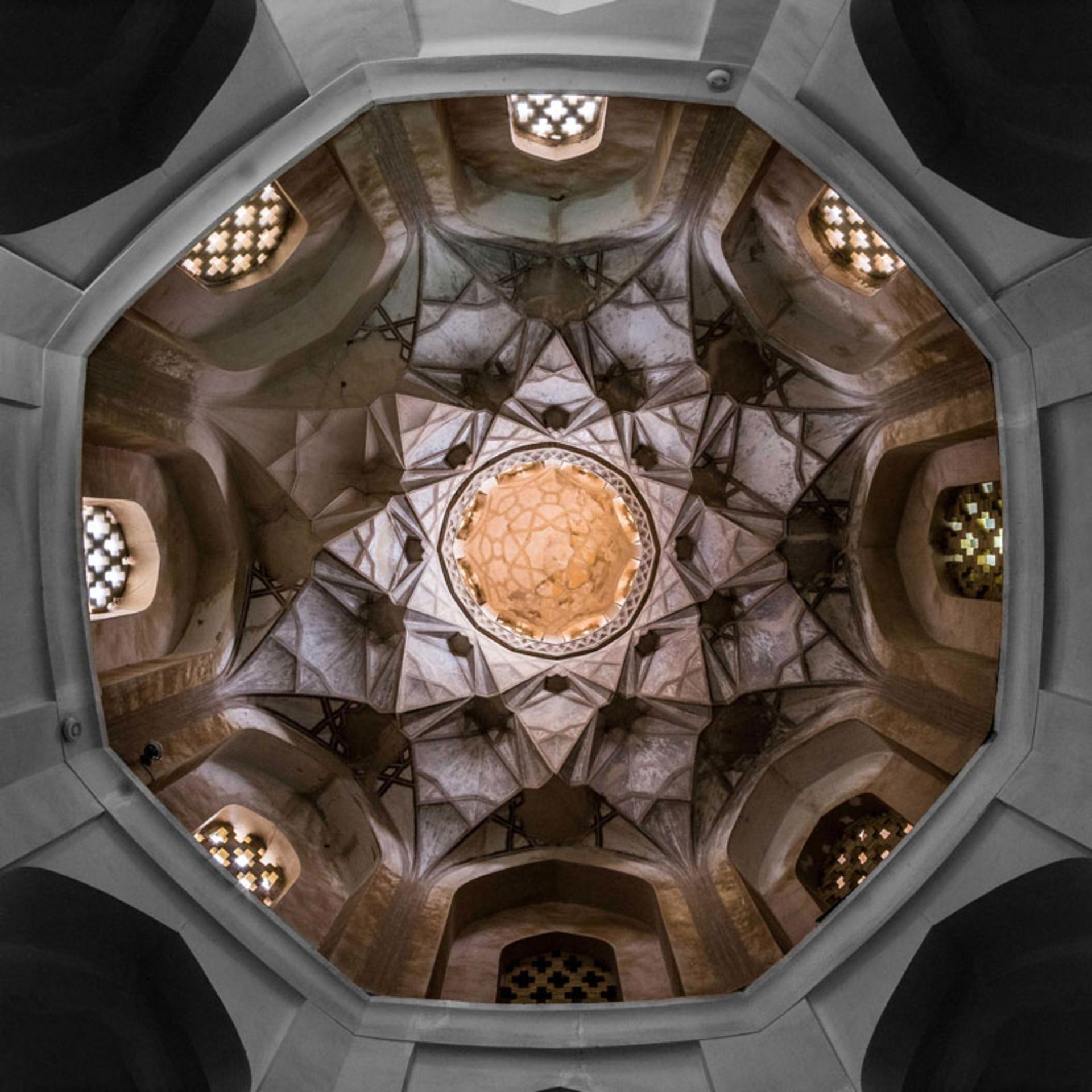 تزیینات معماری خانه تاریخی پیرنیا