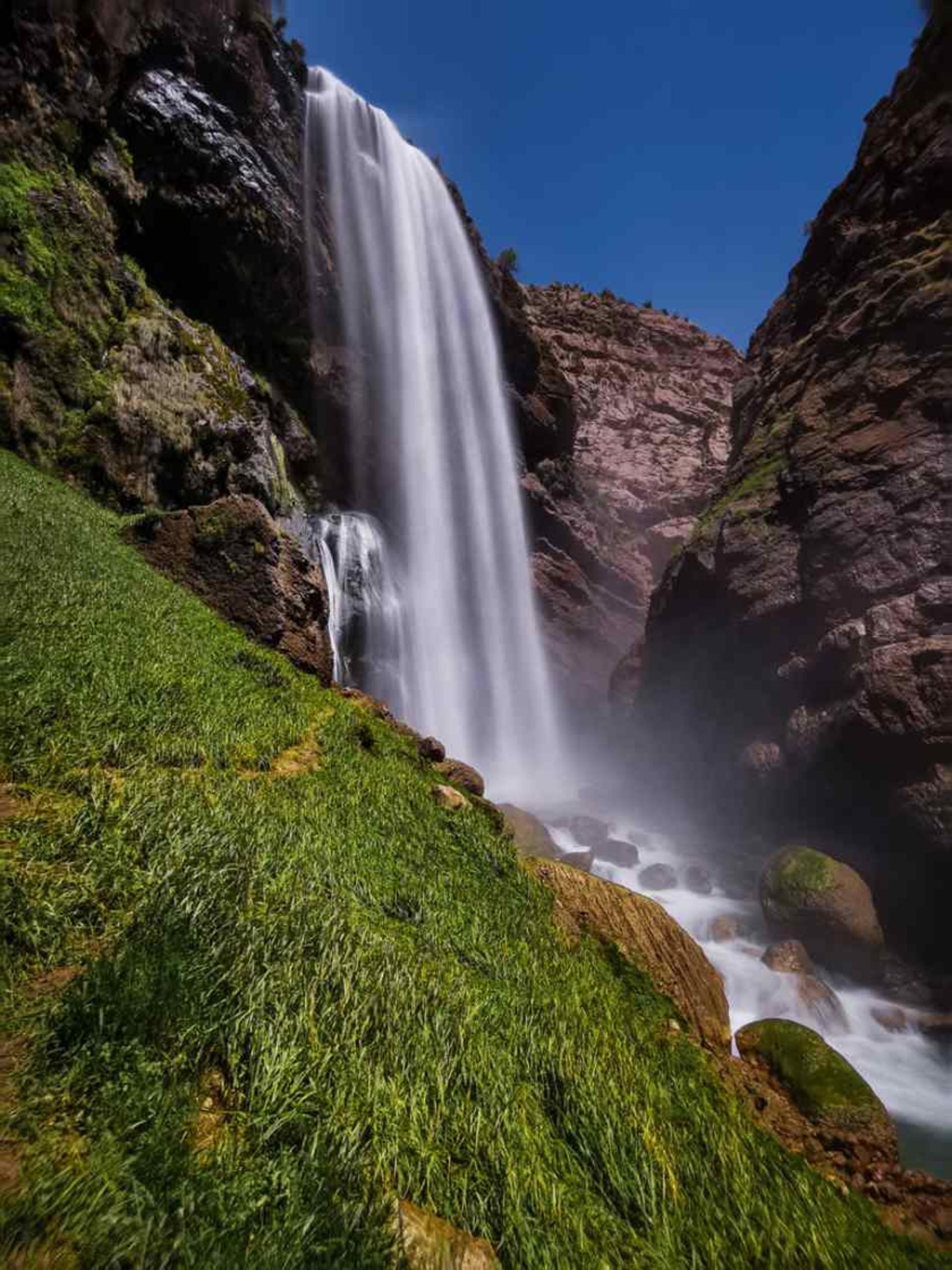 آبشار تنگ زندان