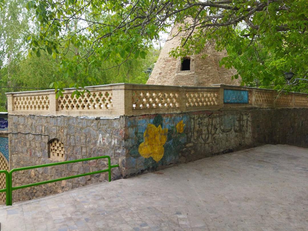 سنگفرش اطراف مقبره بابا پیر