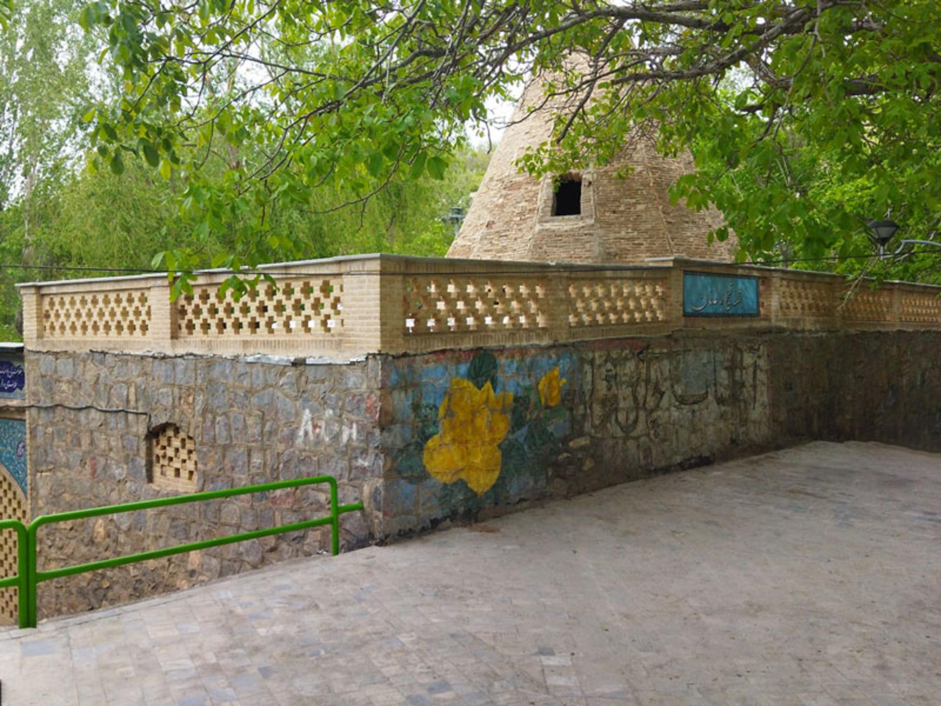سنگفرش اطراف مقبره بابا پیر