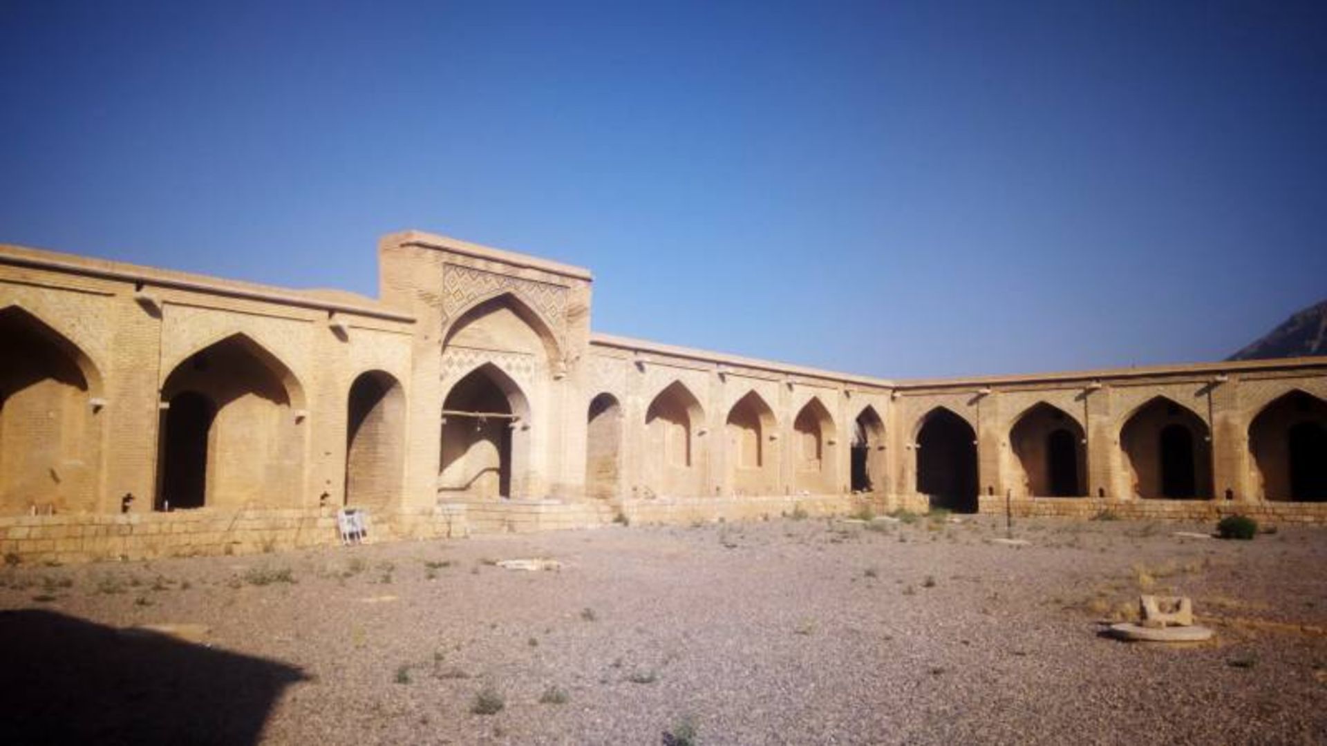 محوطه کاروانسرای قوام آباد