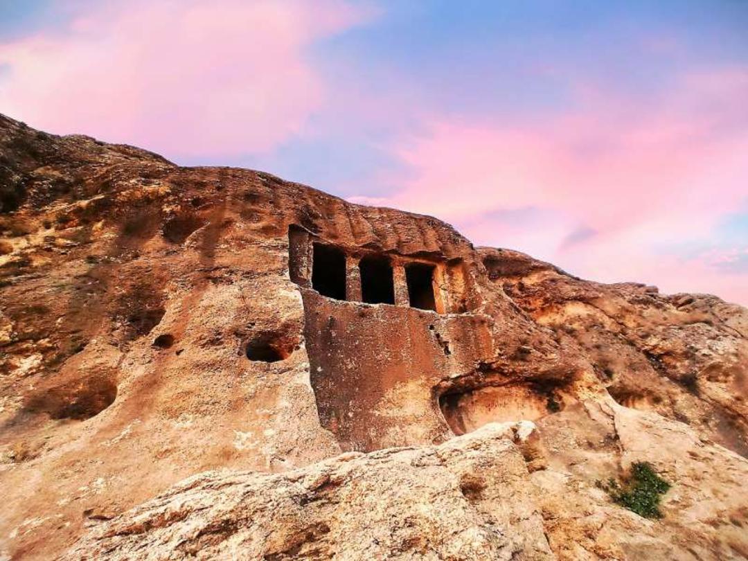 دخمه سنگی فقرگاه