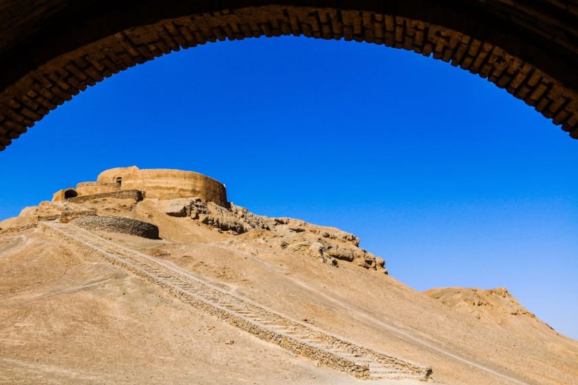 دخمه زرتشتیان 