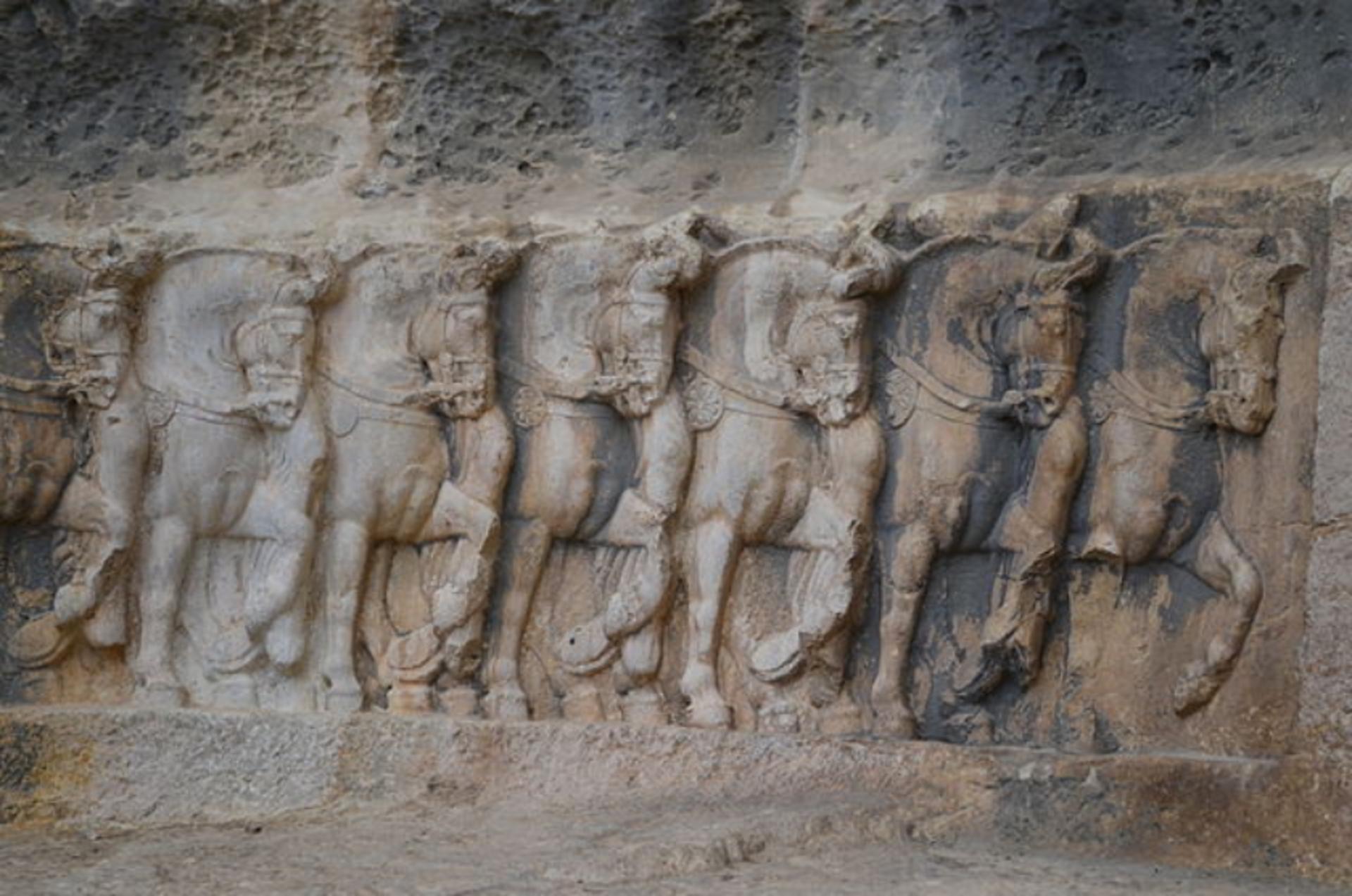 تنگه چوگان و نقش‌نگاره