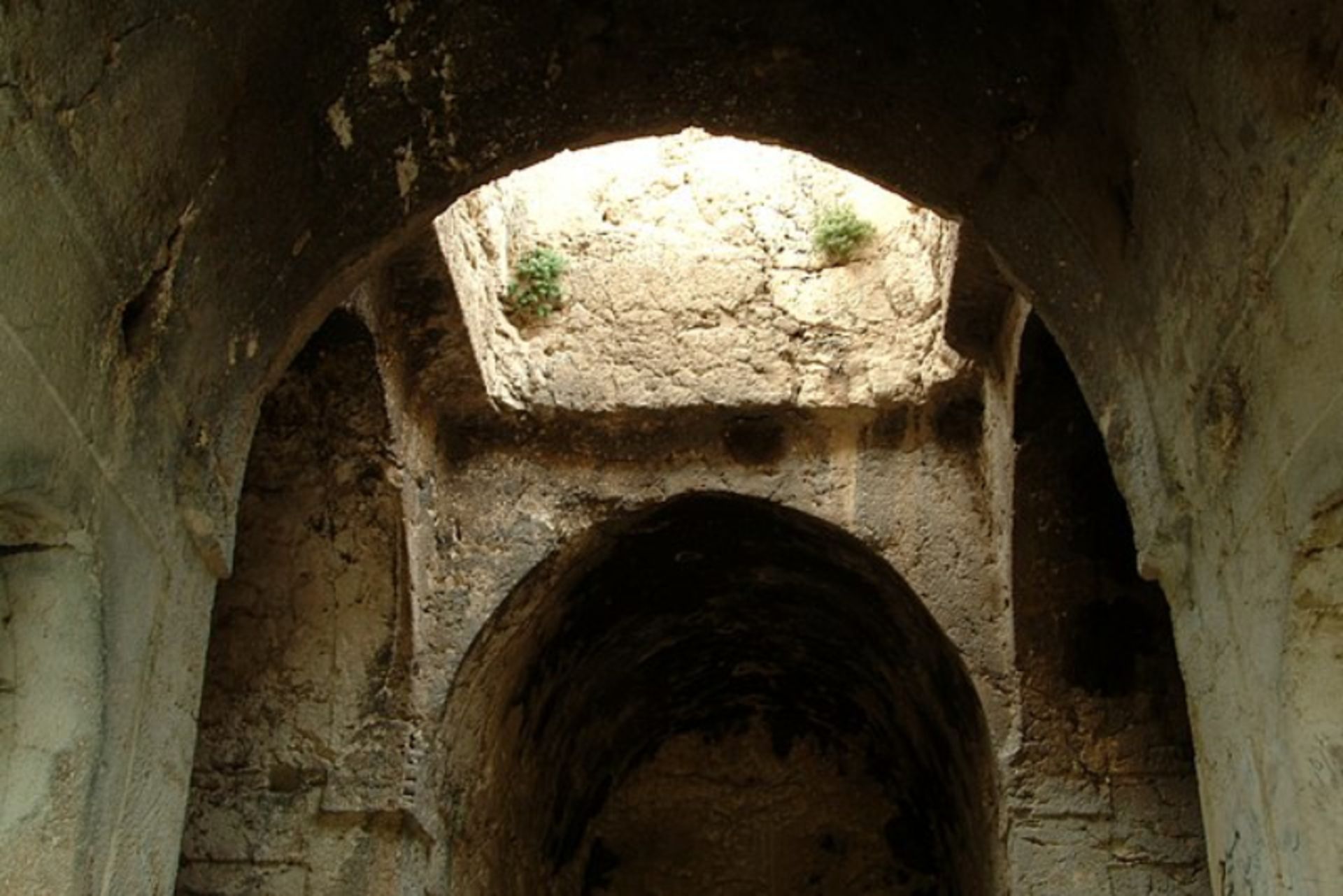 نمای داخلی آتشکده آذرخش