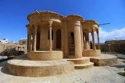 نمایی از ساختمان عمارت کلاه فرنگی آباده