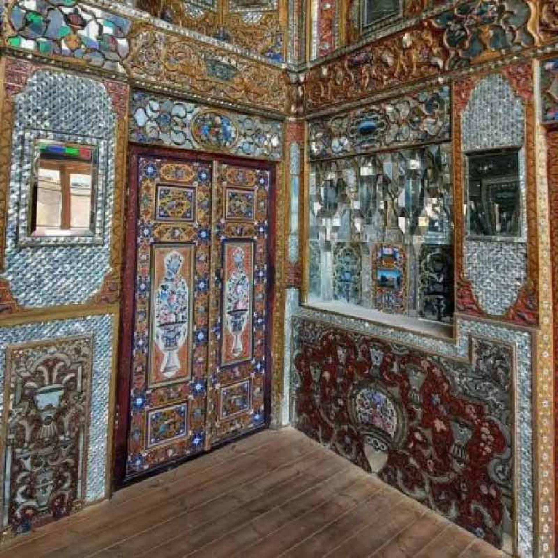 جزییات آینه کاری دیواره اتاق آینه