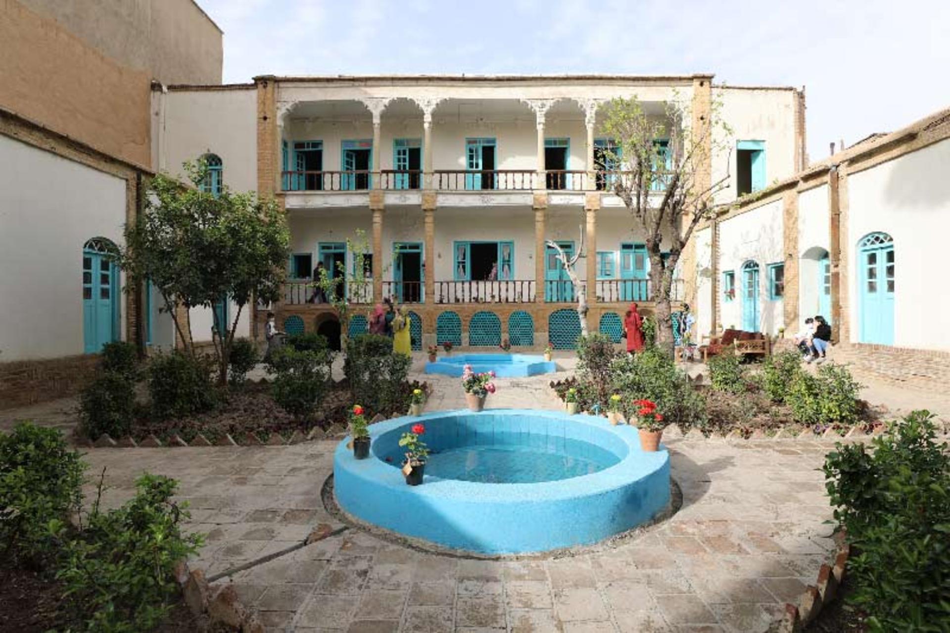 نمای خانه موتمن الاطبا
