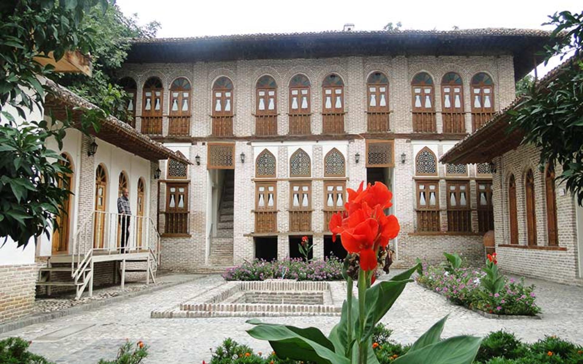 خانه امیر لطیفی در روز