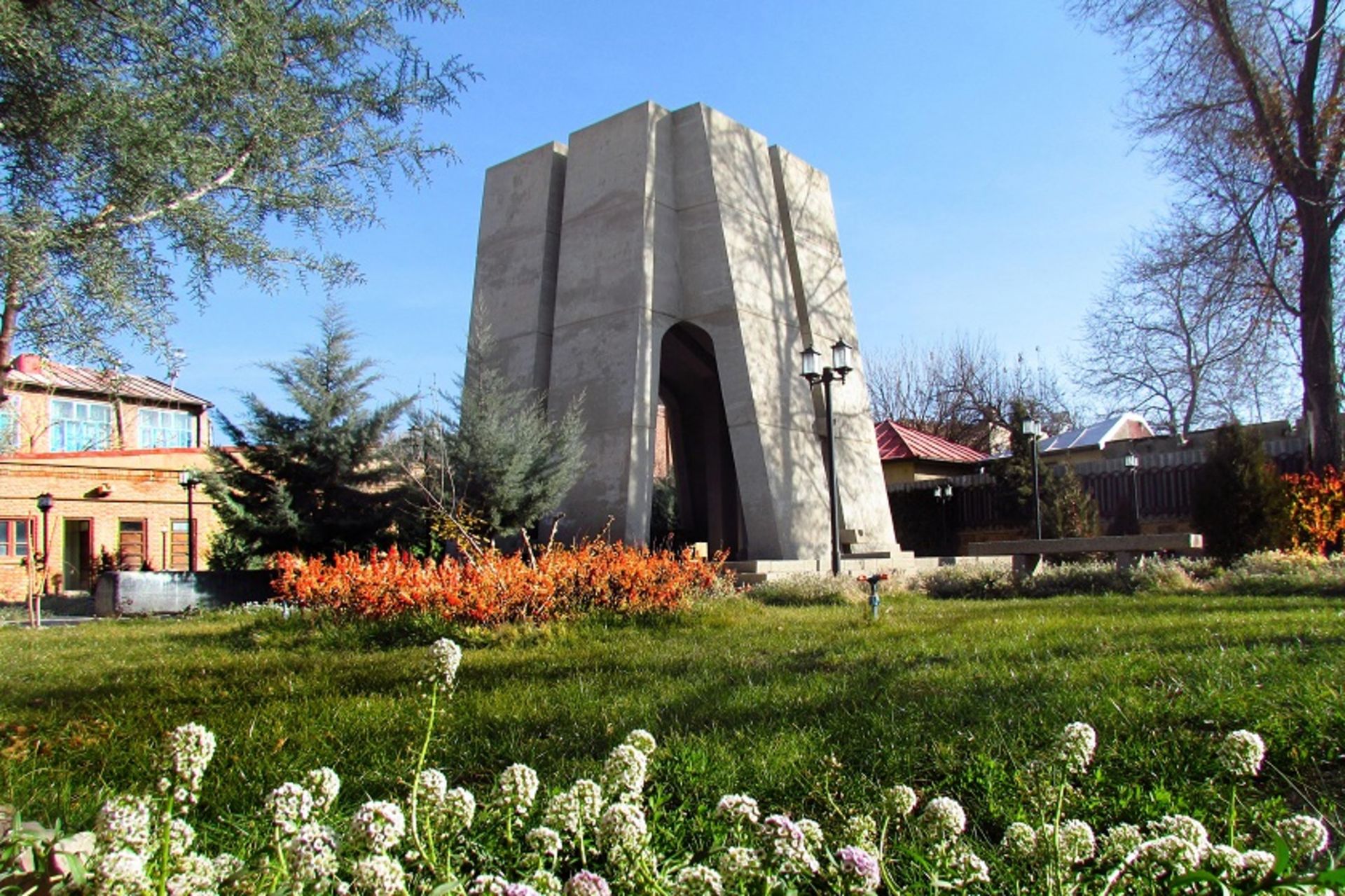 مقبره اوحدی مراغه‌ای، منبع: Wikimedia