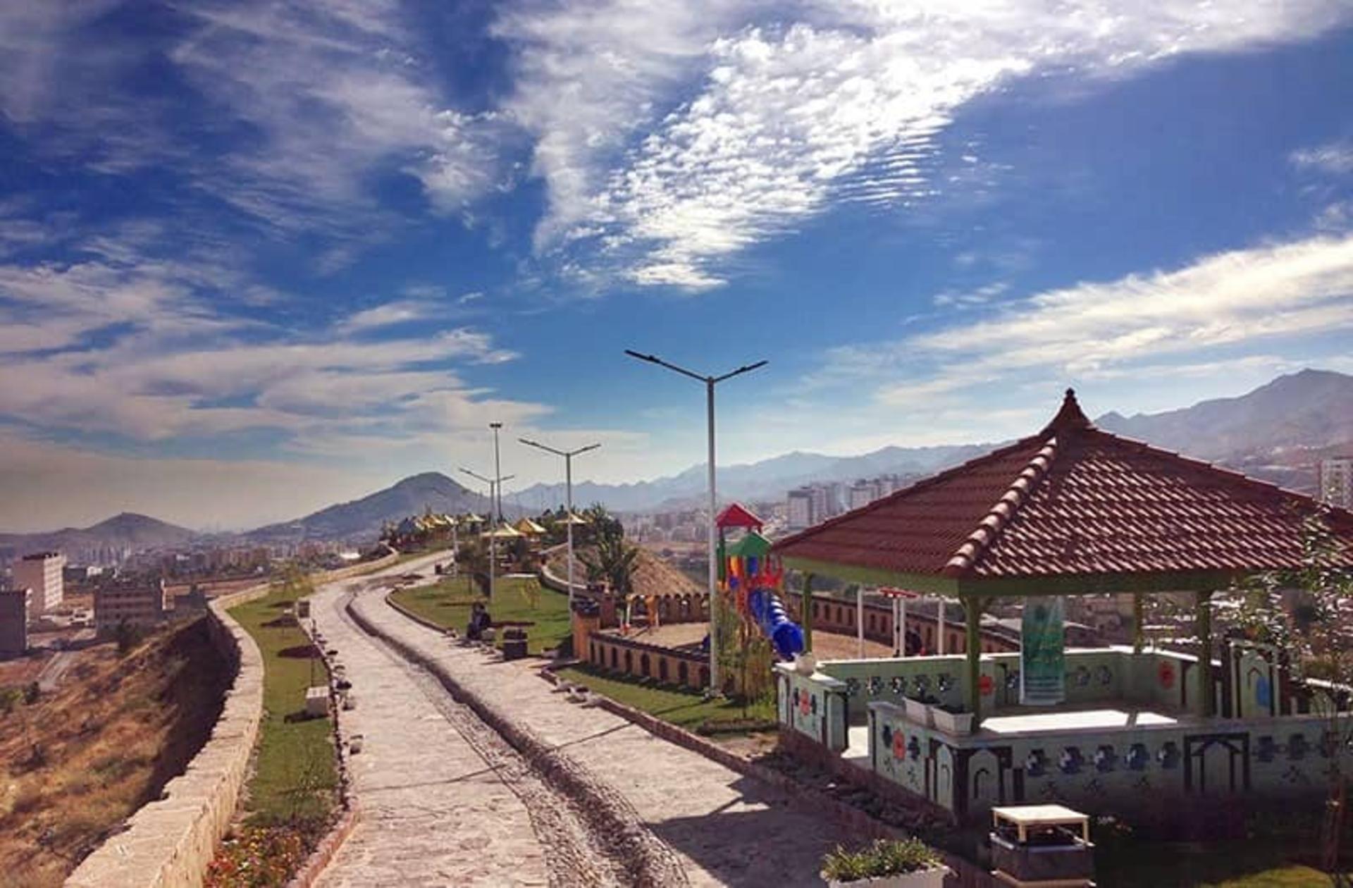 آلاچیق ها و پارک کودکان در بام مشهد