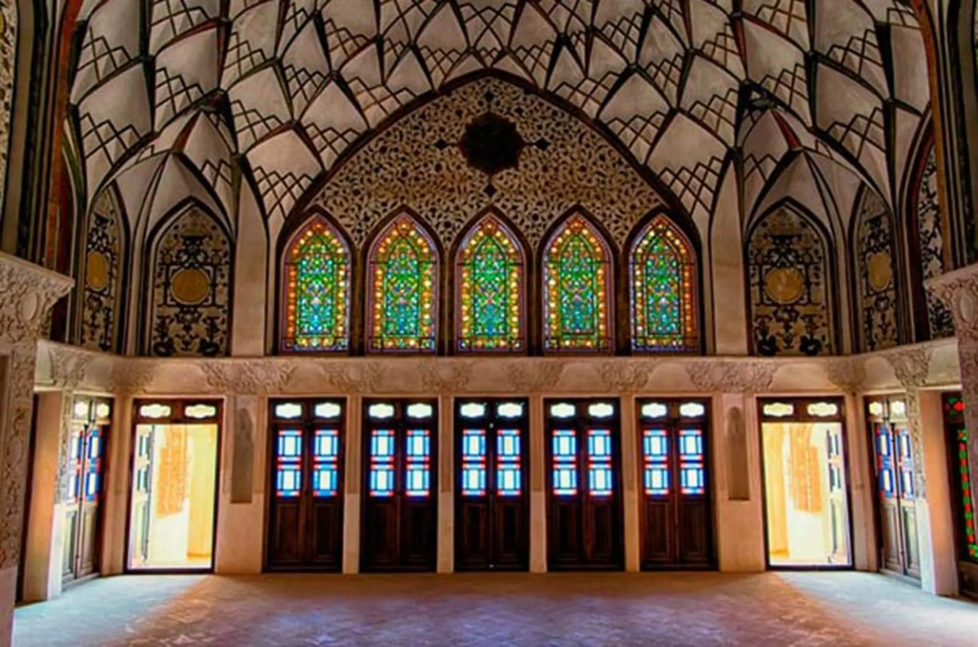 معماری داخلی خانه طباطبایی‌ها 