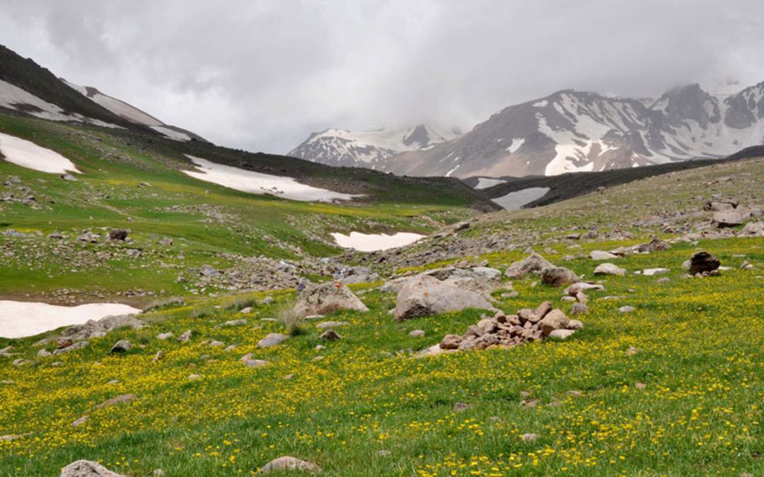 منظره مه‌آلود کوه سبلان
